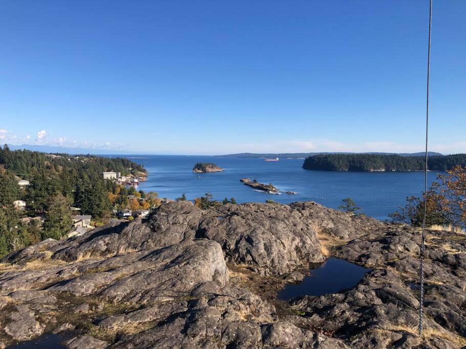 Bright Private Suite Near Departure Bay Beach Nanaimo Zewnętrze zdjęcie