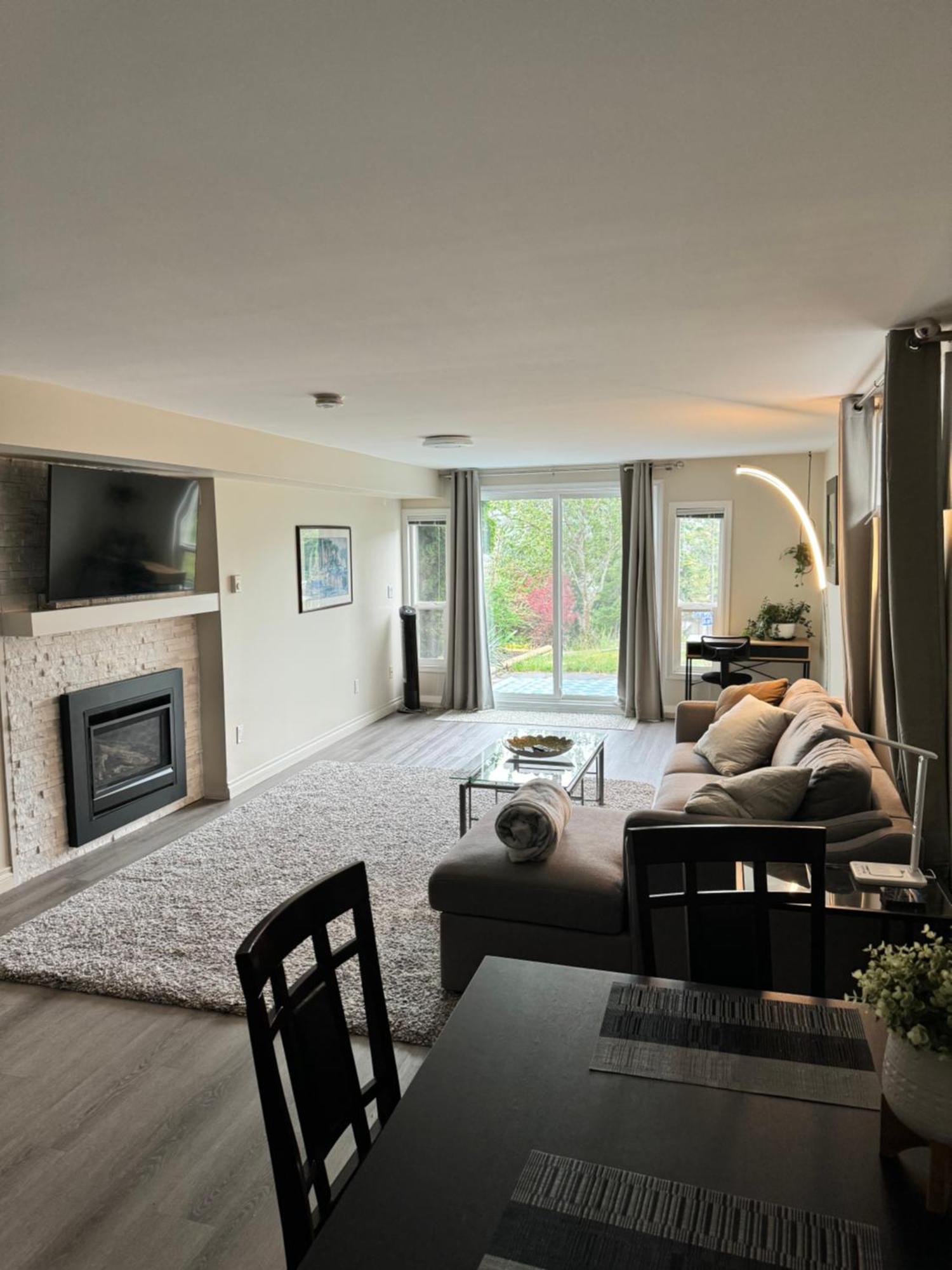 Bright Private Suite Near Departure Bay Beach Nanaimo Zewnętrze zdjęcie
